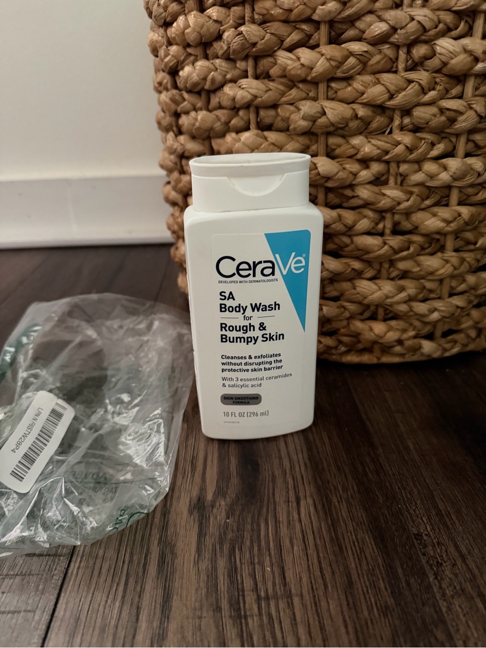CeraVe Salicylic Acid Body Wash Exfoliates Rough Bumpy Skin 10oz Free Fragrance